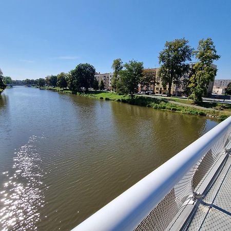 Prostorny Byt V Centru U Reky, 2 Loznice, Balkon Hradec Králové Eksteriør bilde