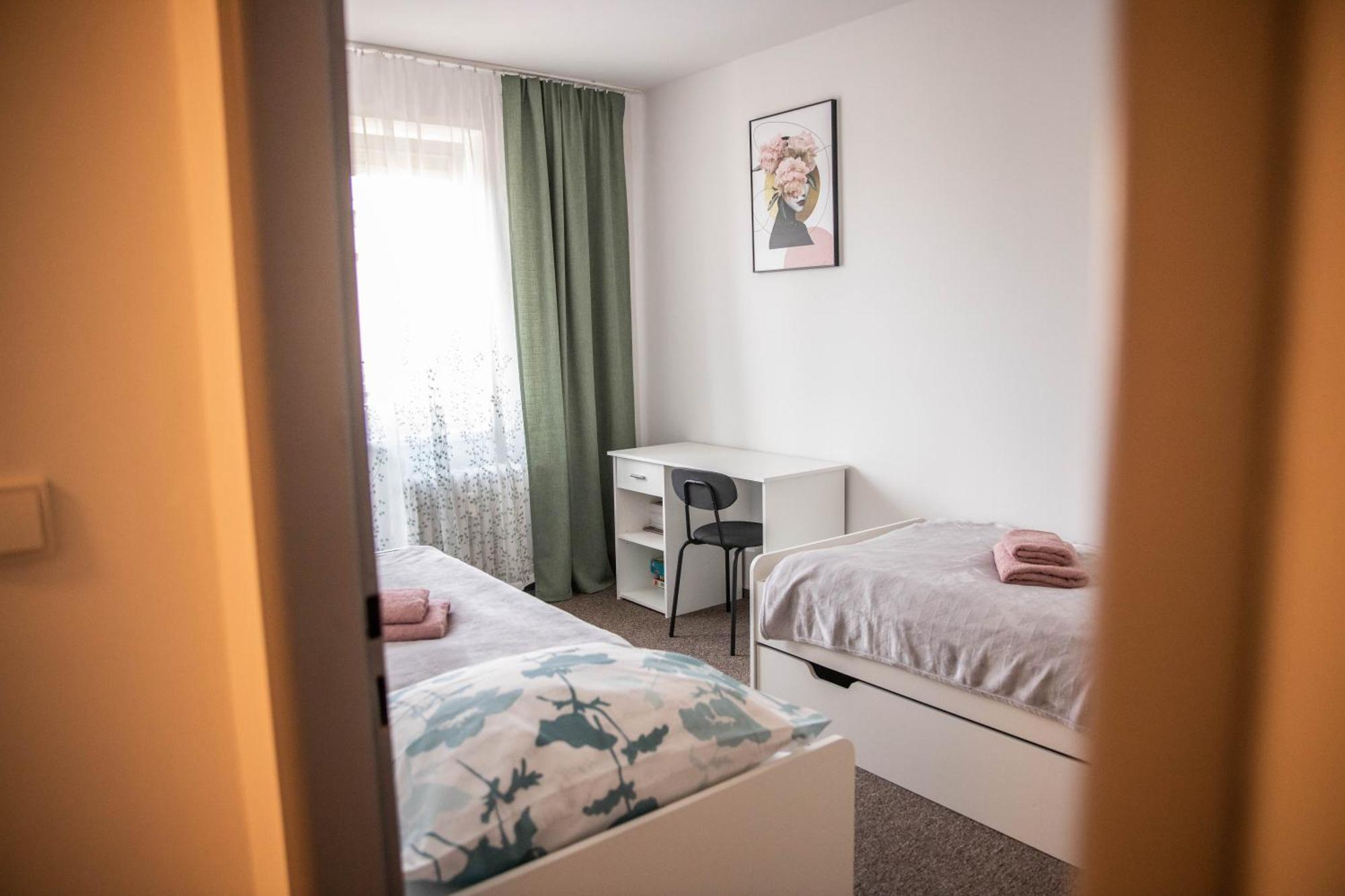 Prostorny Byt V Centru U Reky, 2 Loznice, Balkon Hradec Králové Eksteriør bilde